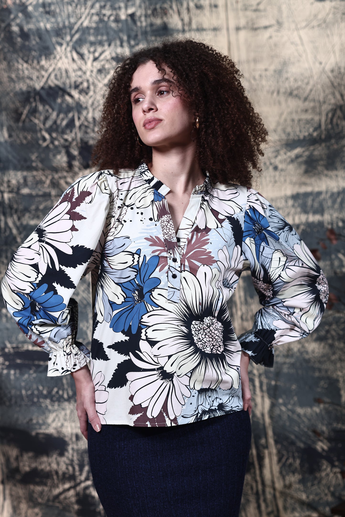 OUTLINE FLORALS ASHLEY TOP