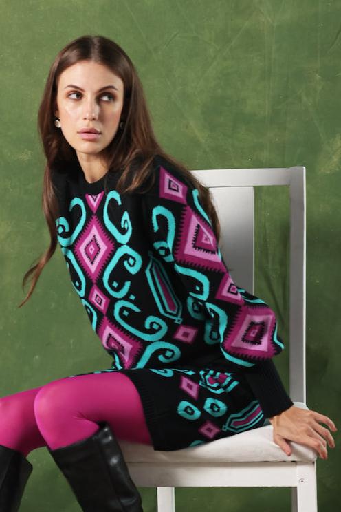 BLACK IKAT ANA PULLOVER